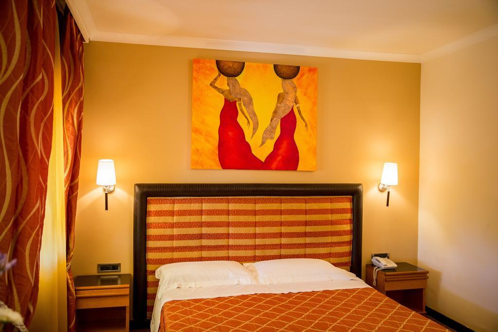 Hotel Ares Pontinia Exterior foto