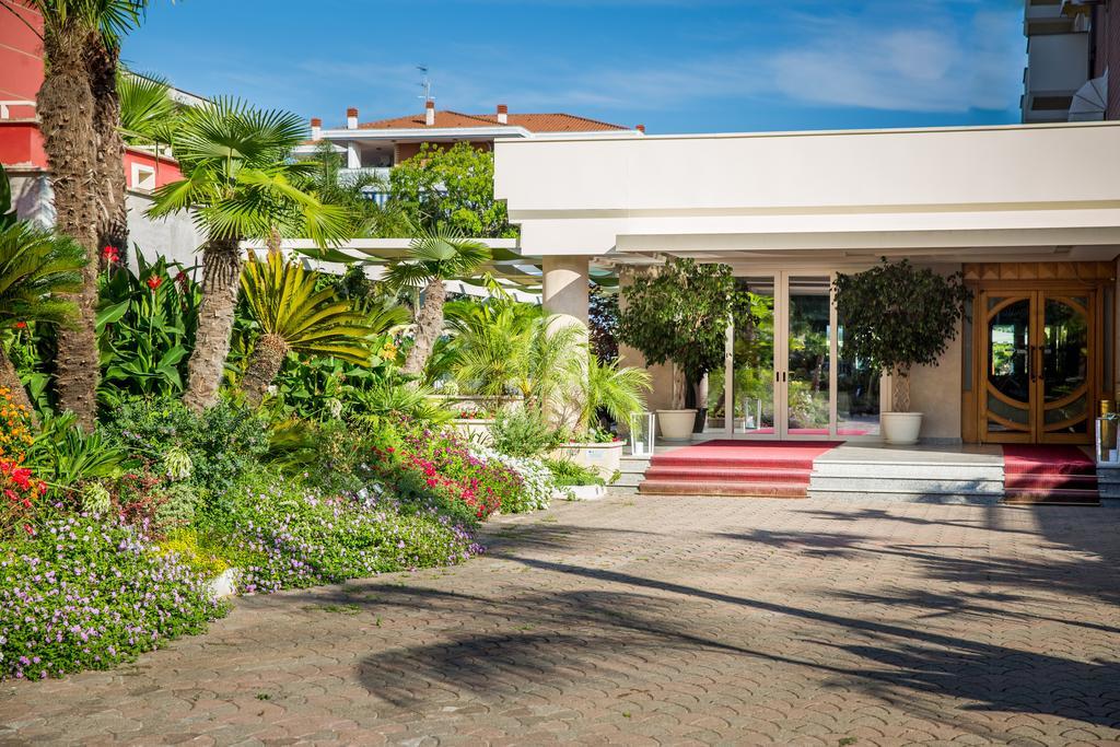 Hotel Ares Pontinia Exterior foto