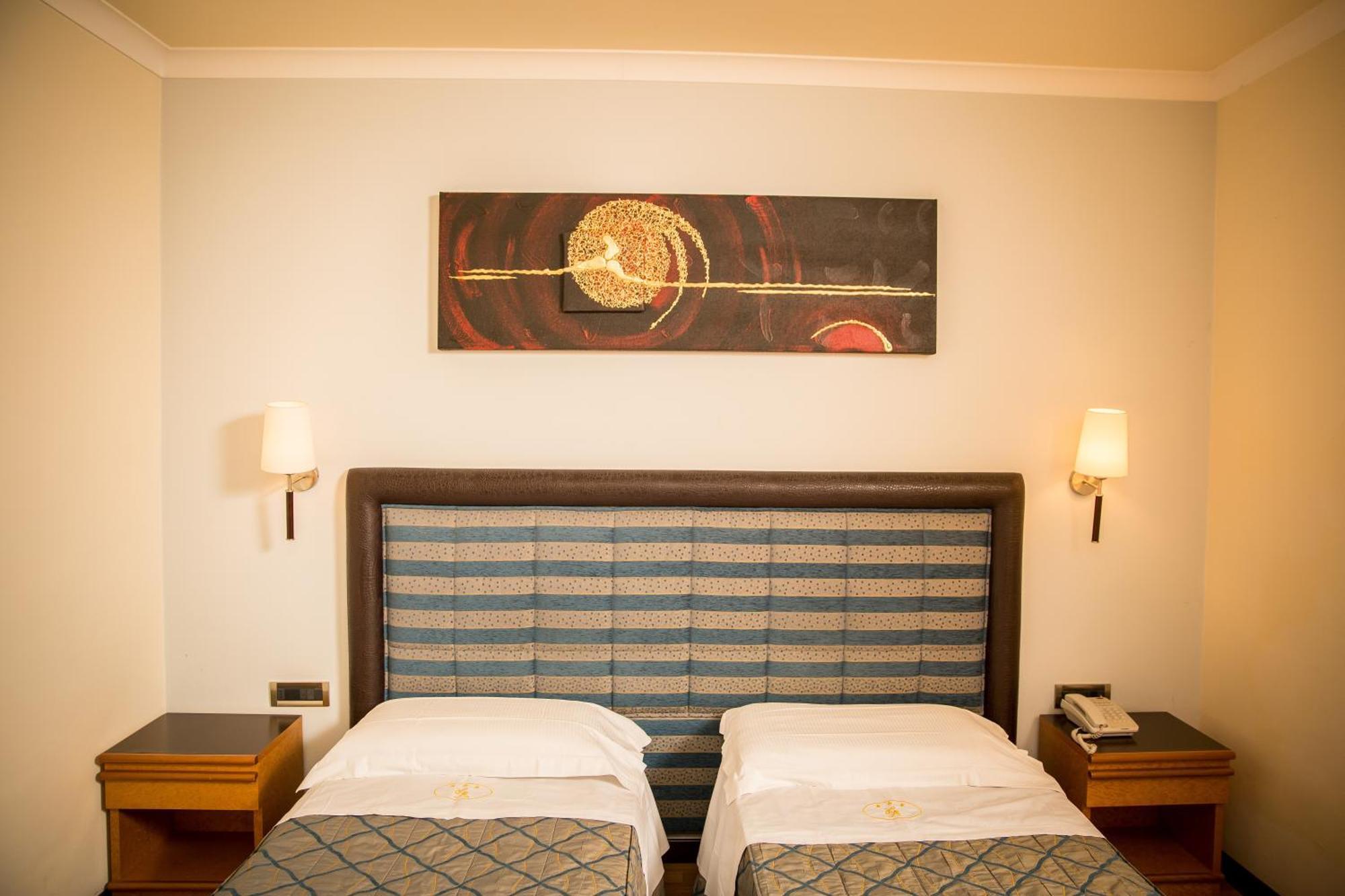 Hotel Ares Pontinia Quarto foto